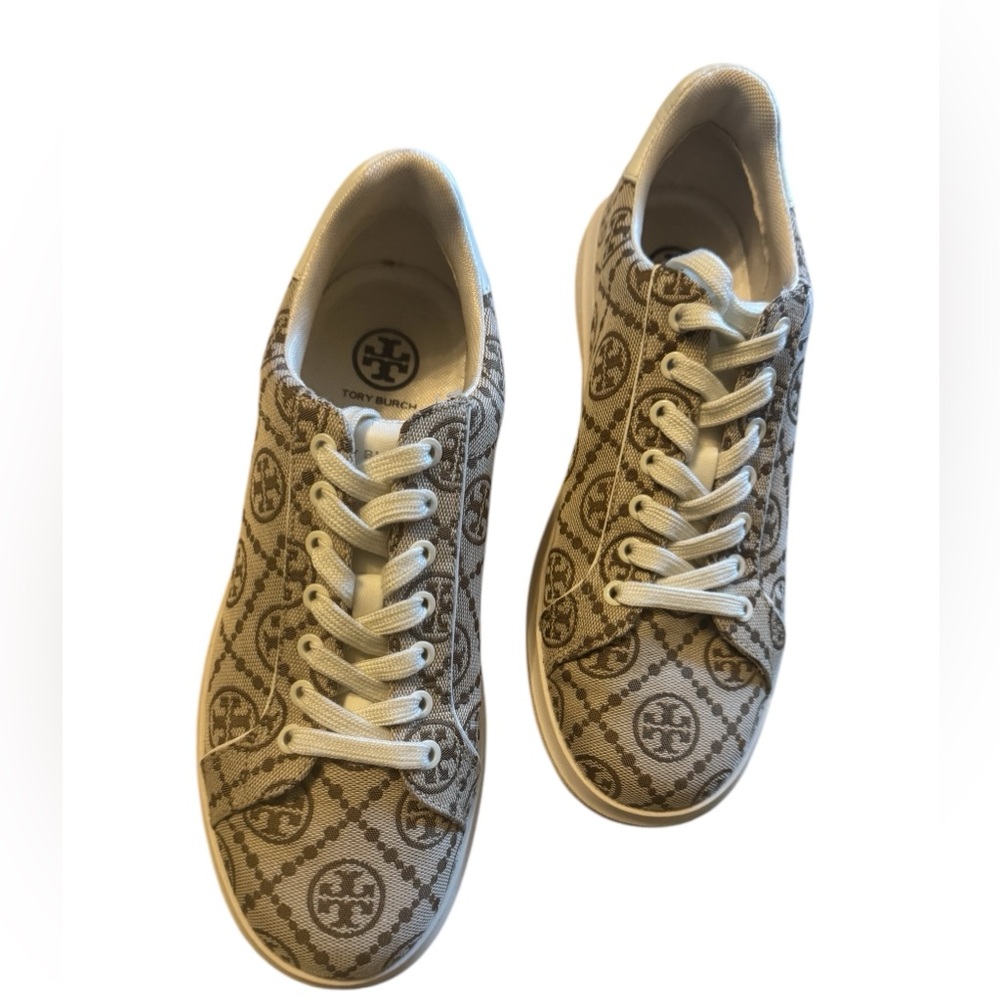 Tory Burch T-monogram lace-up sneakers, perfect for women size 7.5. - Picture 2 of 12